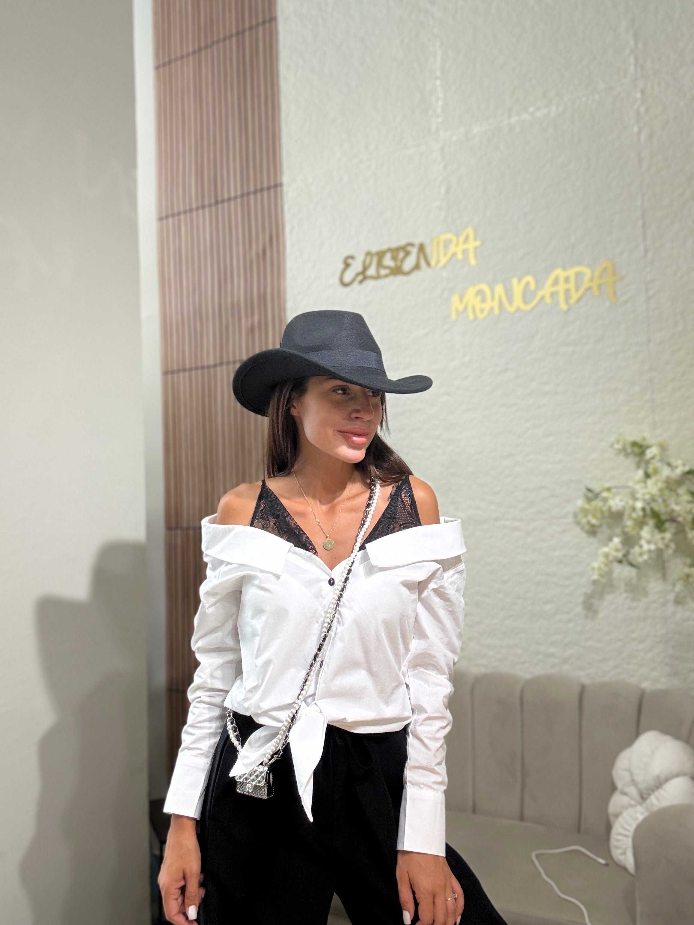 Риза White Off-Shoulder