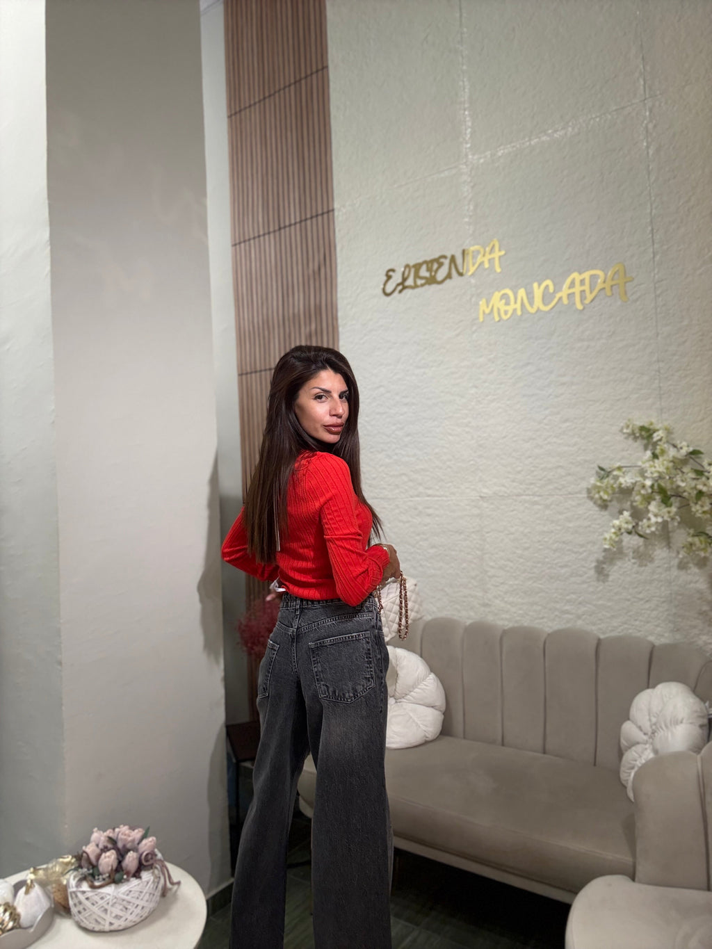 Коралова плетена блуза с бродерия